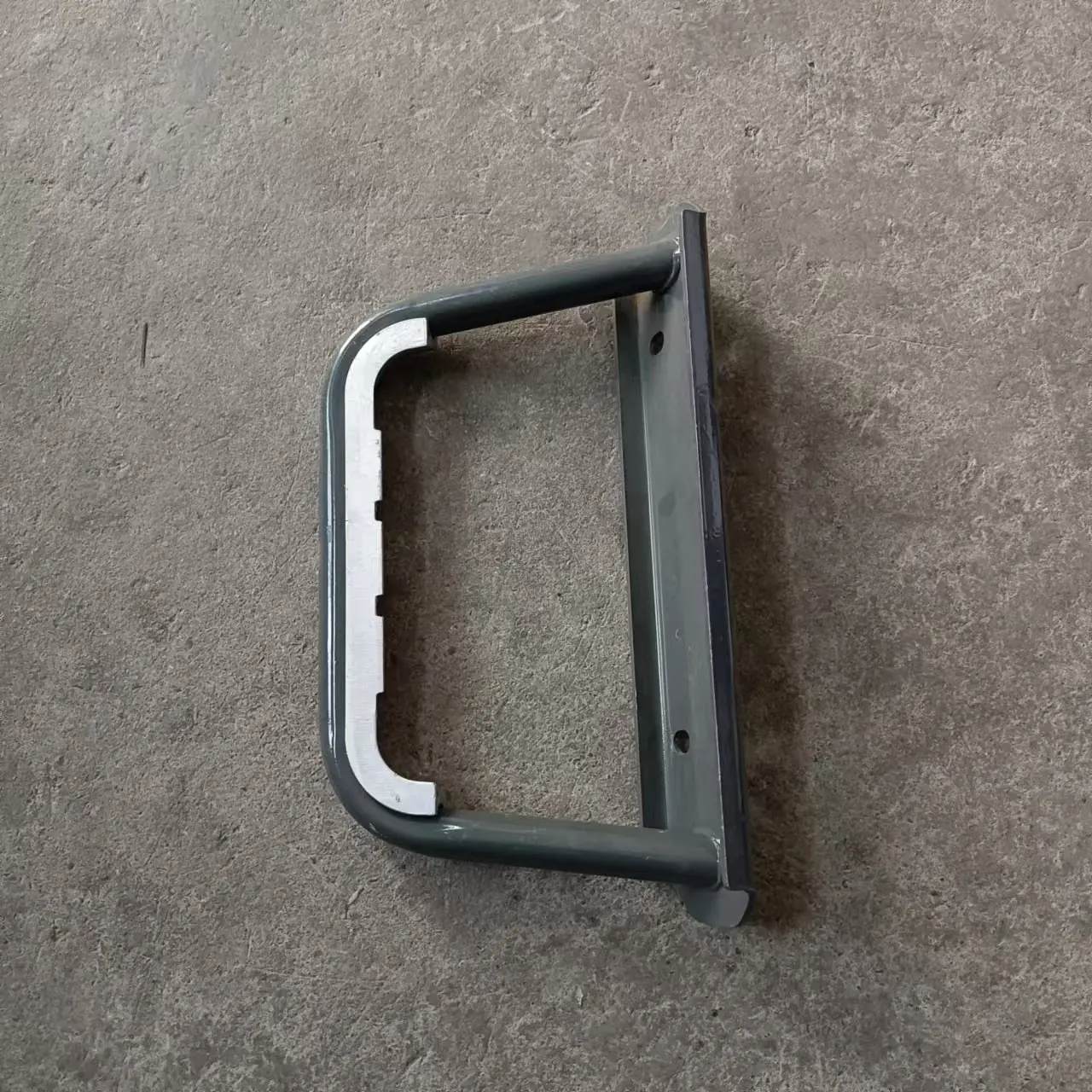 SINOTRUK HOWO Hohan N7G Cab Right Side U-Shaped Foot Step WG1671240282 - Image 2