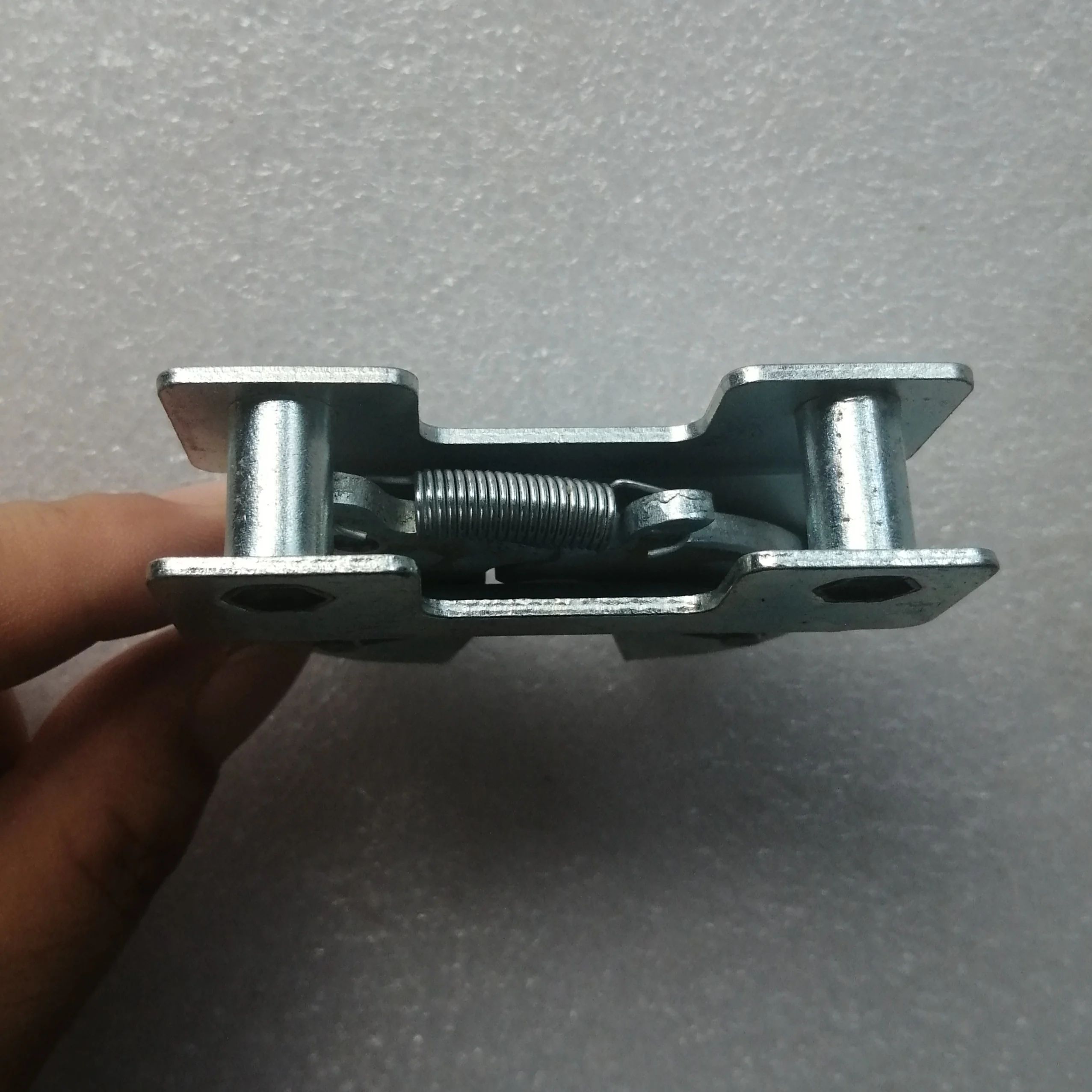 SINOTRUK HOWO T7H T5G Steyr Front Grille Panel Hood Lock Assembly WG1671110113 - Image 2