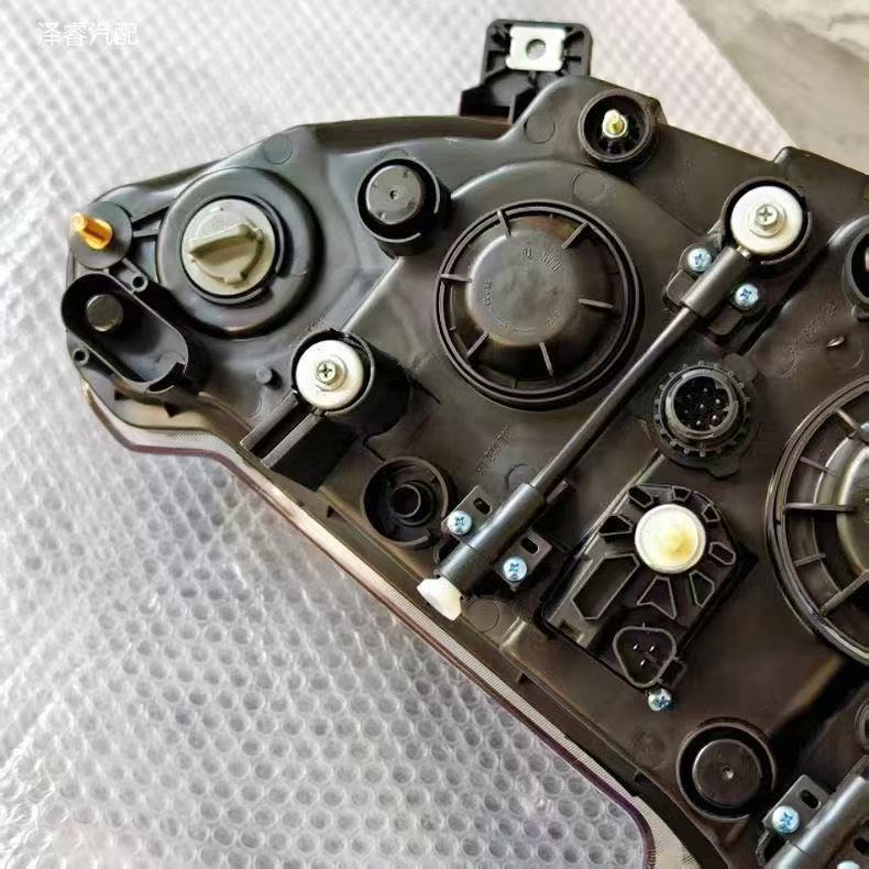CHENGLONG H7 Heavy Truck Headlight Assembly - Image 3
