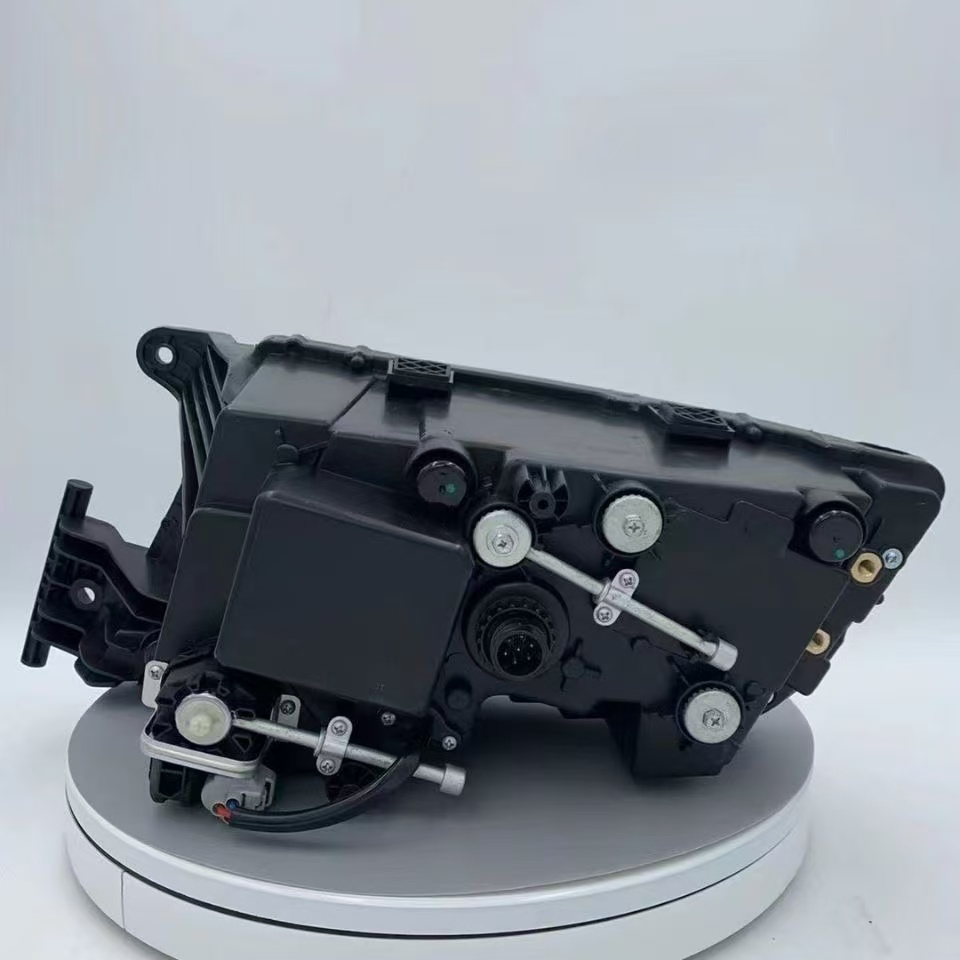 SINOTRUK SITRAK C7H Headlight Assembly - Image 4