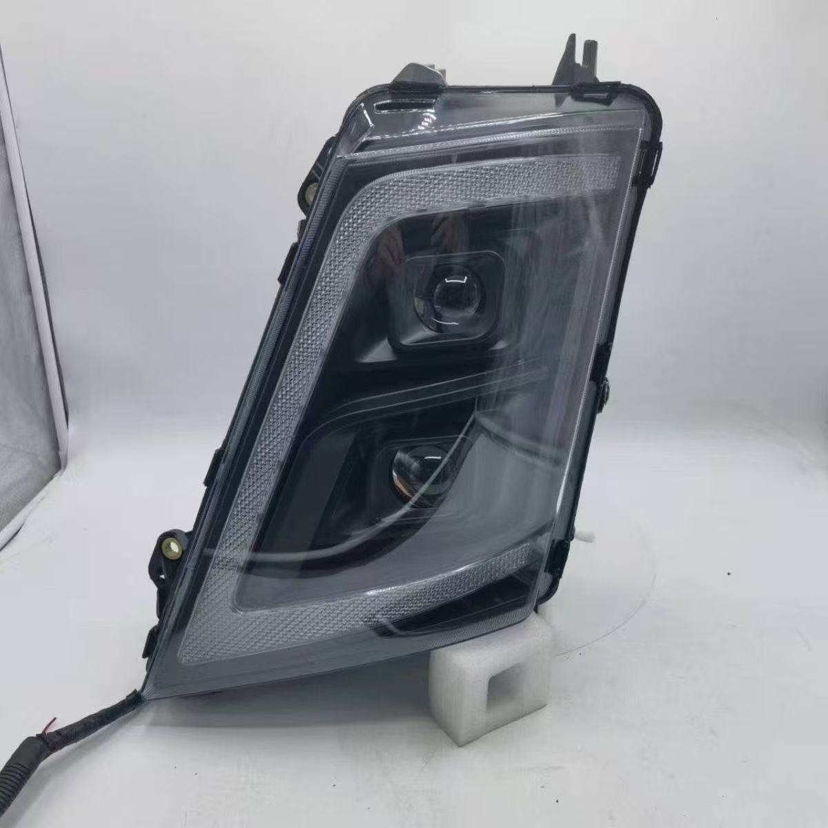 VOLVO Heavy Truck FM4 Headlight Assembly
